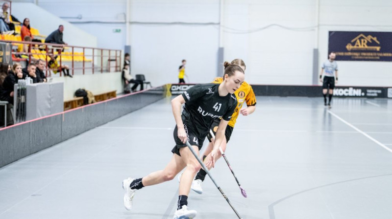 Lai gan Simona Grāpēna šoreiz guva tikai vienus vārtus, ar pieciem punktiem viņa atkal bija komandas rezultatīvākā spēlētāja, foto: Jānis Lārmanis, Floorball.lv