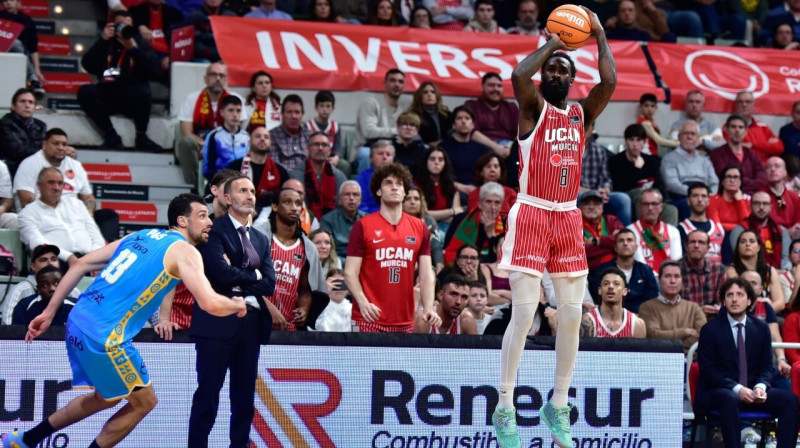 Sito Alonso un Hovards Santross. Foto: UCAM Murcia CB