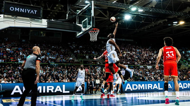 Mirklis Dubaijas un Belgradas "Crvena zvezda" cīņā Sarajevā. Foto: Dubai Basketball