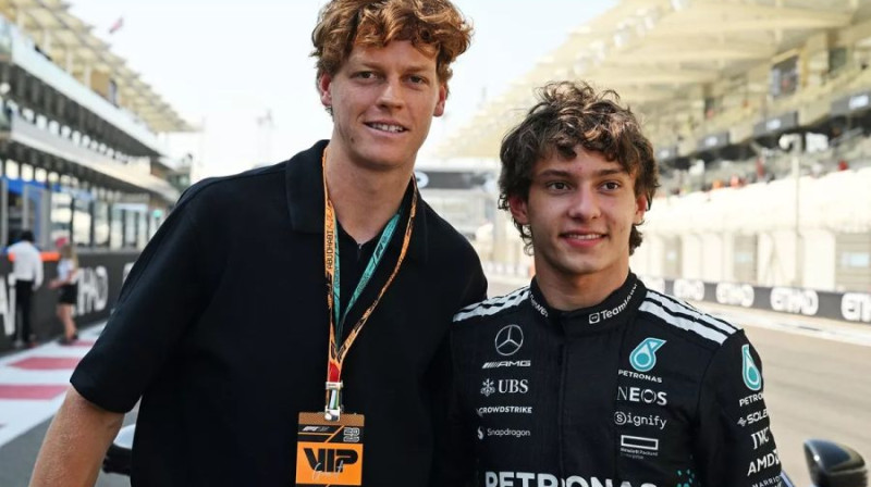 Janniks Sinners un Kimi Antonelli. Foto: Michael Potts / LAT Images via Getty Images