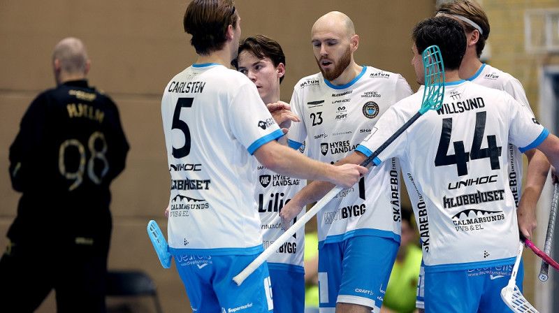 "FBC Kalmarsund" turpina spēlēt pārliecinoši, foto: Svensk Innebandy