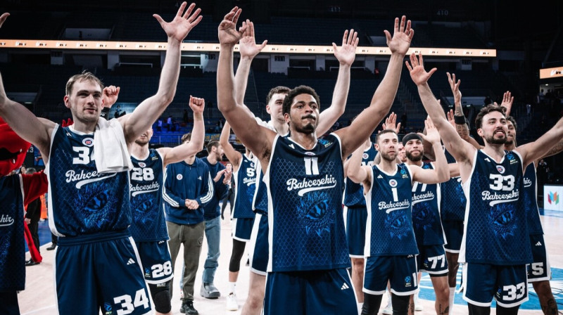 Stambulas "Bahçeşehir Koleji" basketbolisti pēc ULEB Eirokausa pusfināla sasniegšanas. Foto: Bahçeşehir Koleji Spor Kulübü