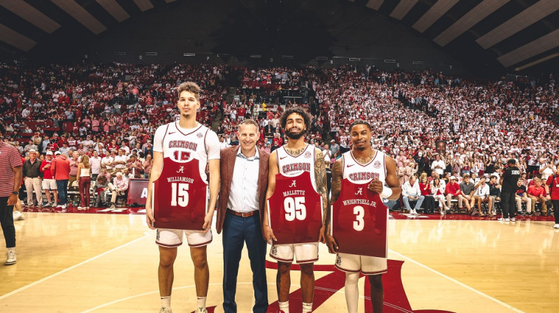 Noa Viljamsons absolventu vakarā 2026. gada 7. martā. Foto: Alabama MBB