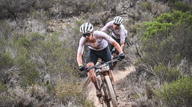 Kristaps Kārkliņš un Jēkabs Vitols lieliski cīnās "Cape Epic""
Foto: Publicitātes