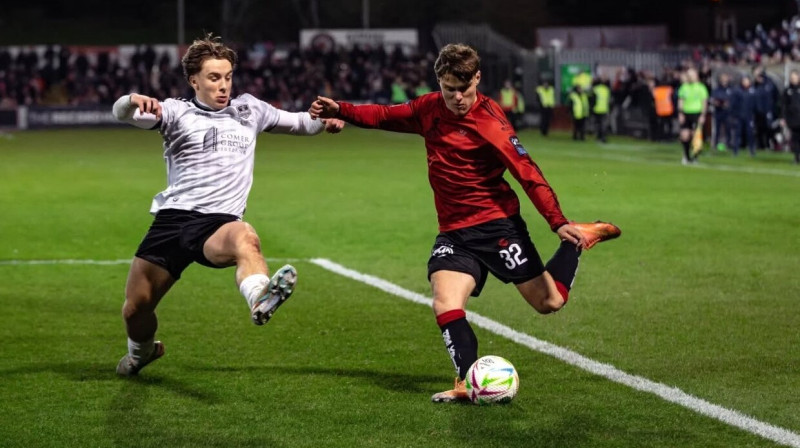 Markuss Strods, veicot piespēli. Foto: Bohemian FC