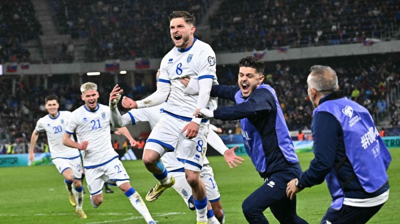Kosovas izlase svin nonākšanu Pasaules kausa kvalifikācijas turnīra finālā. Foto: Joe Klamar / AFP/Scanpix