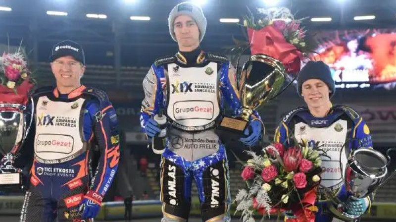 Goda pjedestāls Gožuvā (no kreisās): Andžejs Ļebedevs, Džeks Holders un Matiass Pollestads.