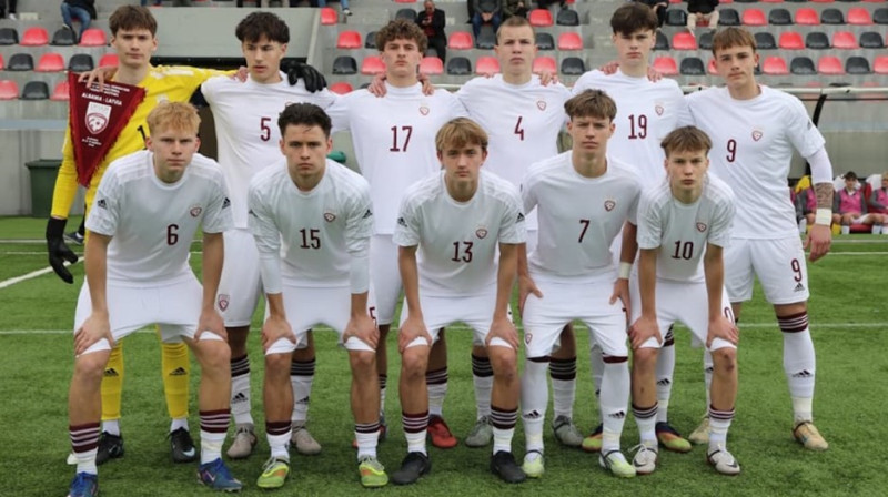 Latvijas U17 futbolisti pirms pārbaudes spēles Albānijā. Foto: LFF