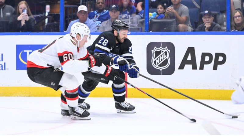 Zemgus Girgensons pret Otavas ''Senators''. foto: Reuters/Scanpix