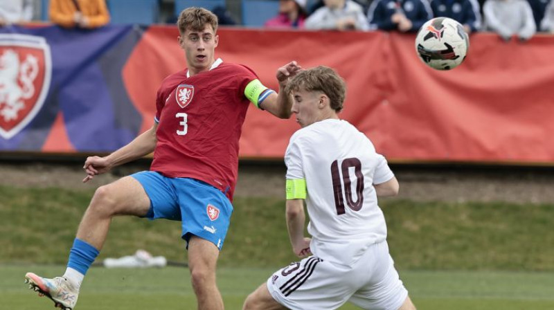 Rūdolfs Kļavinskis (#10). Foto: Čehijas Futbola federācija