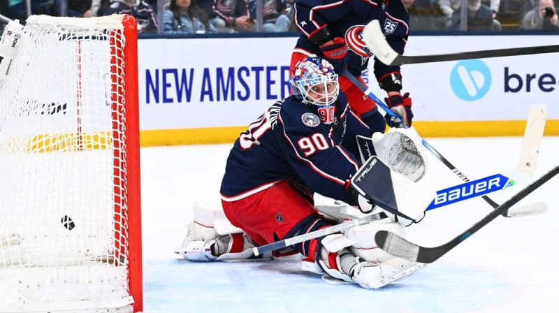 Elvis Merzļikins ielaiž vārtus spēlē pret Sanhosē "Sharks". Foto: Ben Jackson / GETTY IMAGES NORTH AMERICA / Getty Images via AFP/Scanpix