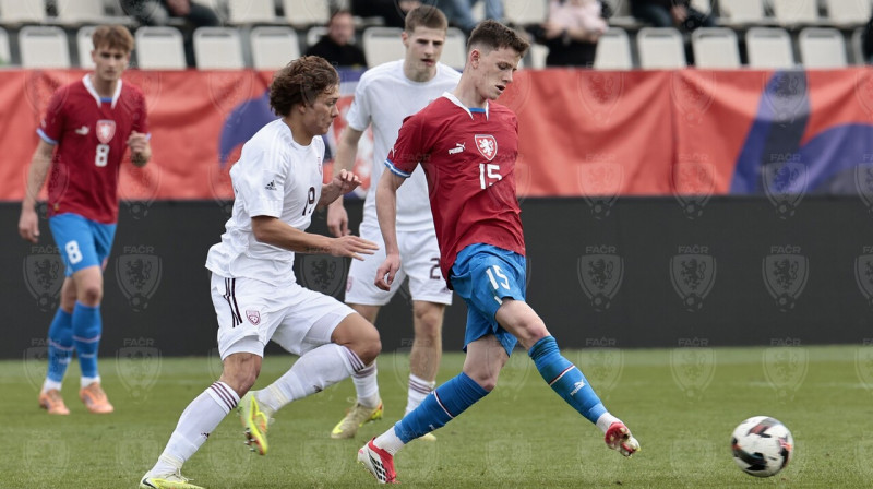 Aina Čehijas un Latvijas U19 valstsvienību cīņā. Foto: Fotbalová asociace České republiky (FAČR)