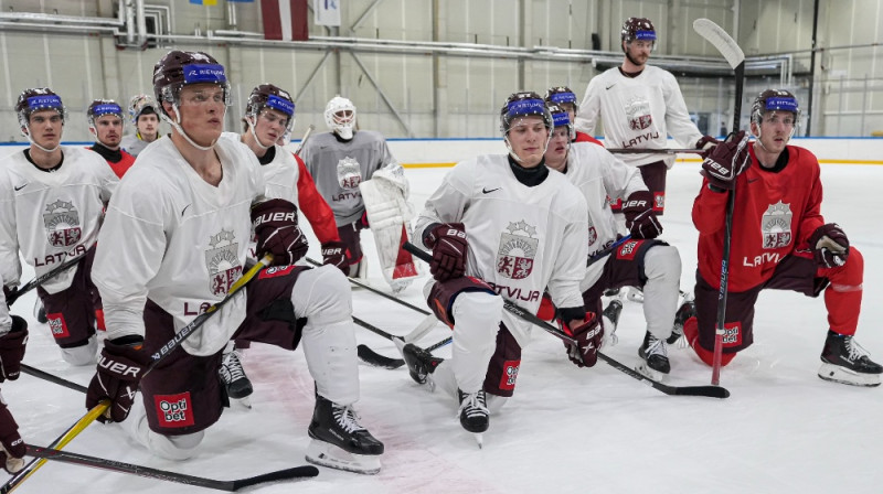 Latvijas izlases hokejisti. Foto: Guntis Lazdāns/LHF