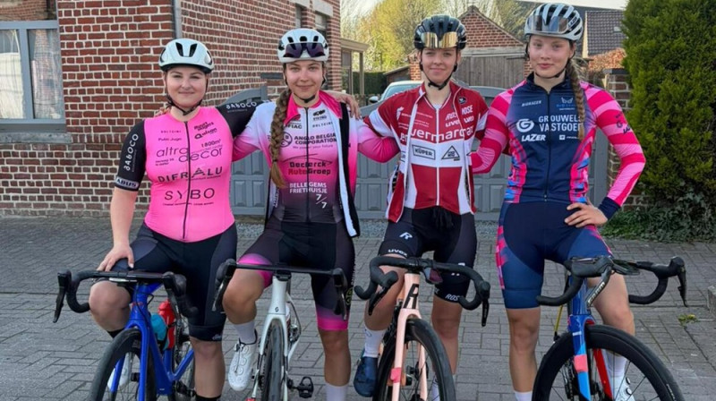 No kreisās: Ieva Jurēviča, Laura Klismete, Amanda Kozlovska, Kate Skujiņa. Foto: LRF.