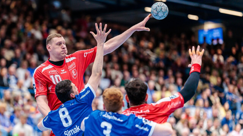 Dainis Krištopāns cīņā pret Lemgo komandu. Foto: Jan Rollinger/Eibner-Pressefoto/Scanpix