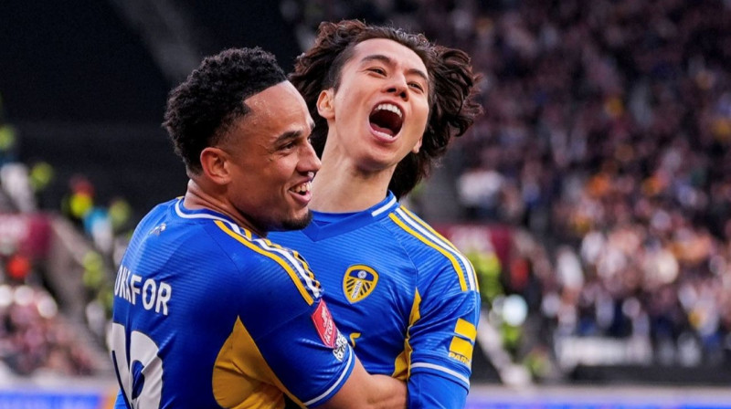Noa Okafors un Ao Tanaka. foto: Leeds United