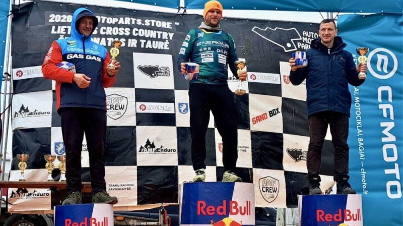 Leons Kozlovskis uz pjedestāla augstākā pakāpiena. Foto: Facebook.com/leons.kozlovskis