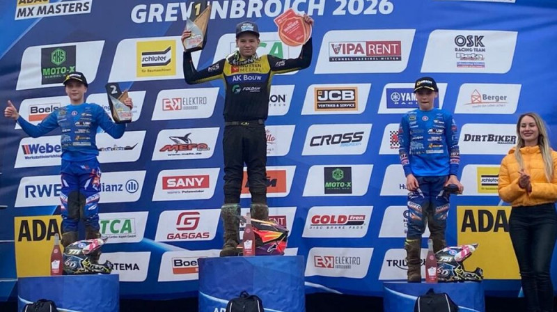 Brāļi Cīruļi uz pjedestāla Grēvenbrohā. Foto: mxvice.com