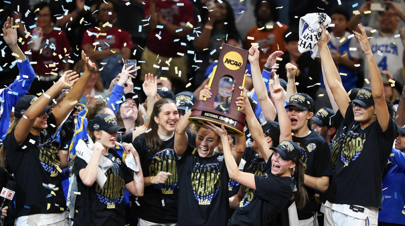 UCLA basketbolistes: pirmais triumfs NCAA čempionātā. Foto: AFP/Scanpix