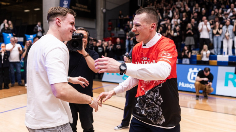 Valters Vēveris un Kaspars Vecvagars pēc uzvaras finālspēlē Tartu. Foto: Argo Ingver/Delfi Meedia
