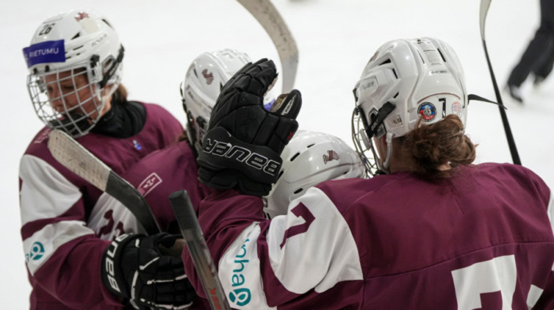 Latvijas hokeja sieviešu izlase. Foto: Guntis Lazdāns