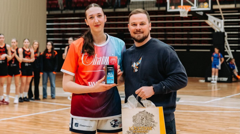 Annija Birziņa un Matīss Rožlapa 2026. gada 12. aprīlī. Foto: Edvards Dominiks Janītis