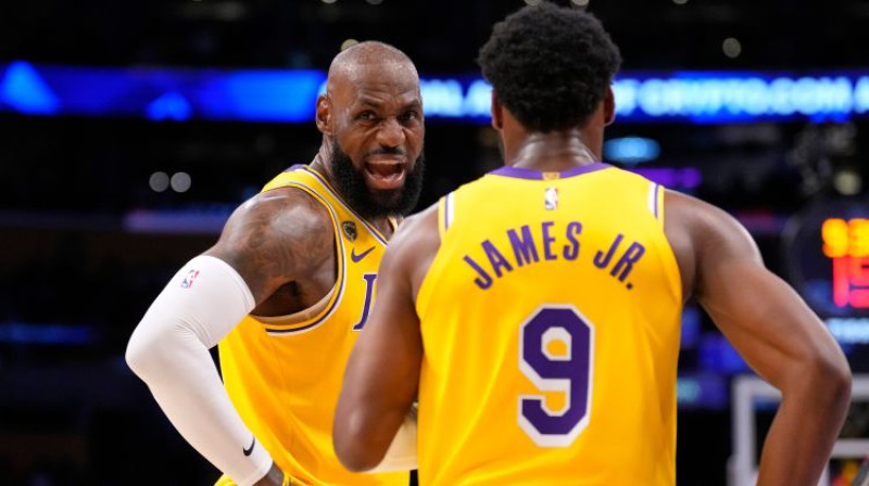 Lebrons Džeimss un Bronijs Džeimss. Foto: AP/Scanpix