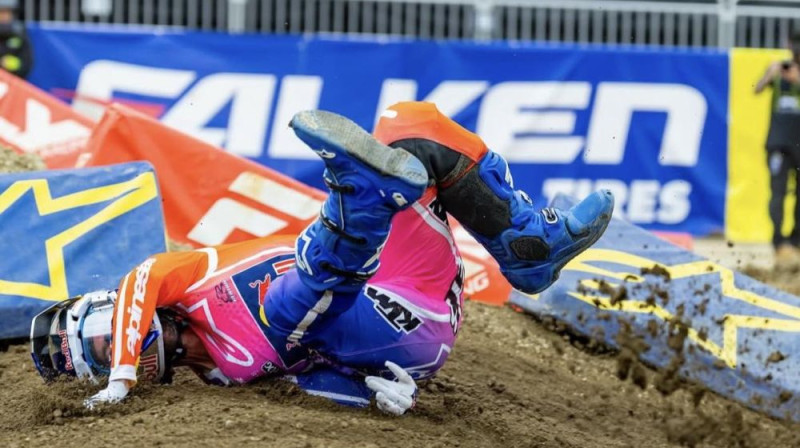 Eli Tomaka kritiens Klīvlendas trasē. Foto: Supercross.com﻿