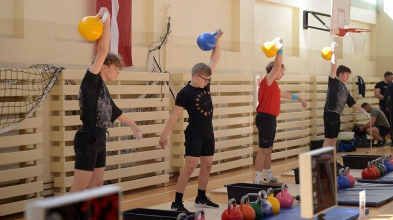 Foto: Latvijas Svarbumbu celšanas asociācija