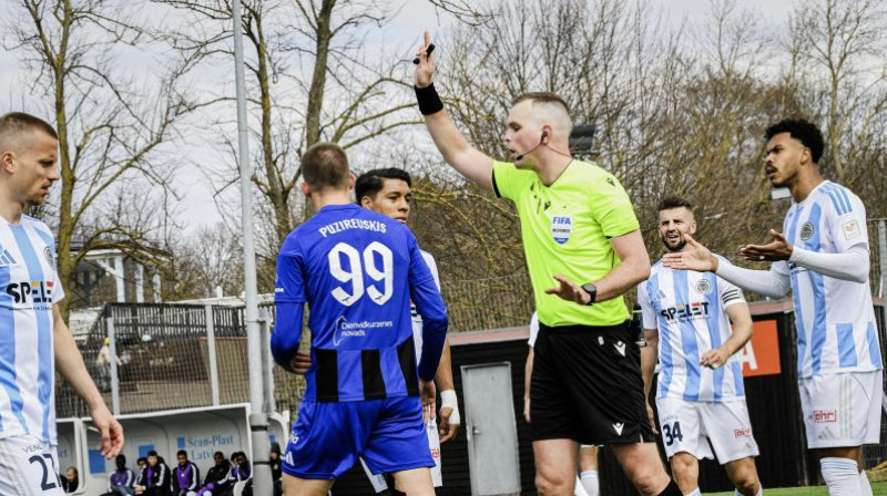 Virslīgas tiesnešiem jau drīz būs iespēja izmantot VAR palīdzību. Foto: Aiga Veisa