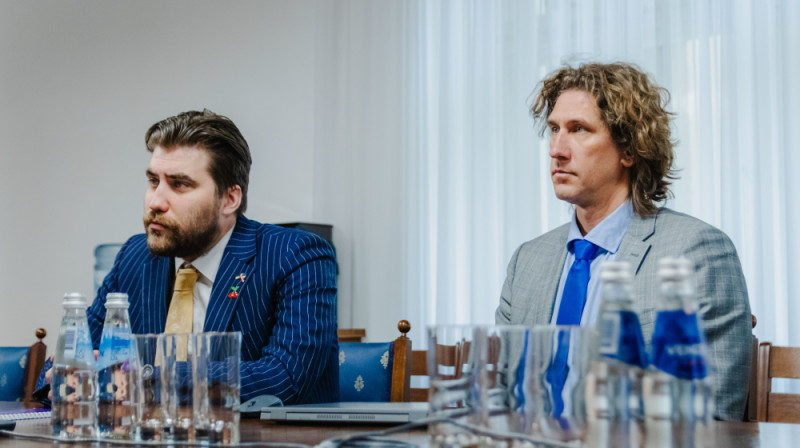 Dāvis Mārtiņš Daugavietis un Aleksandrs Samoilovs. Foto: IZM