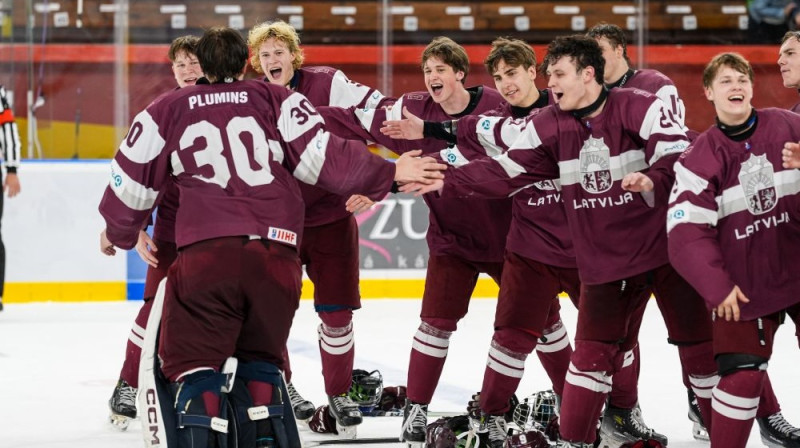 Latvijas U18 izlases hokejisti Foto: Marika Klaucāne