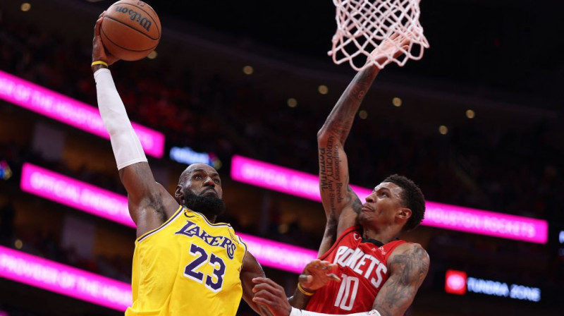 Lebrons Džeimss uzbrukumā. Foto. AFP/Scanpix
