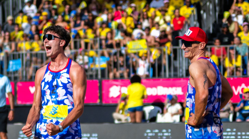 Kristians Fokerots un Mārtiņš Pļaviņš. Foto: volleyballworld.com