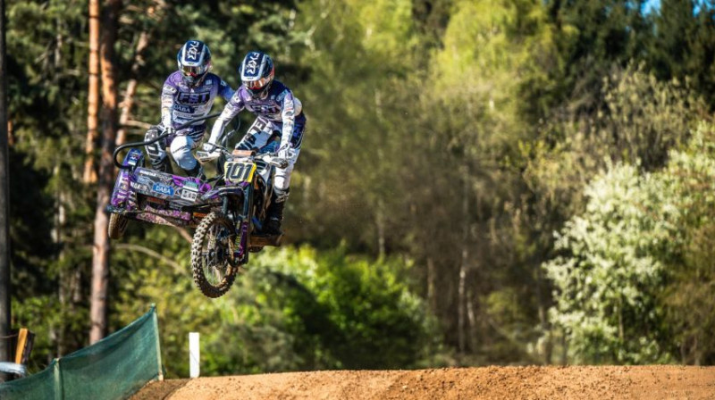 Daniels un Bruno Lielbārži. Foto: www.facebook.com/fimsidecarcross