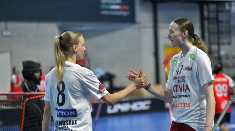 Loreta Nemiro (#8) un Elīna Dīce (#47). Foto: IFF