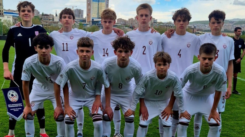 Latvijas U15 futbolisti Erevānā. Foto: LFF