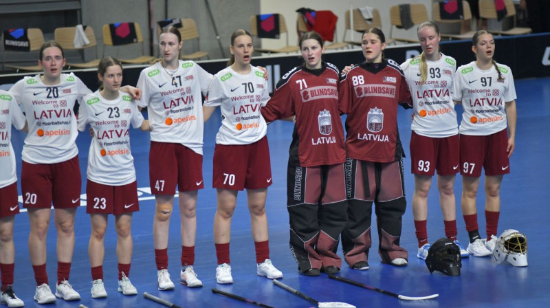 Latvijas sieviešu U19 florbola izlase. Foto: IFF