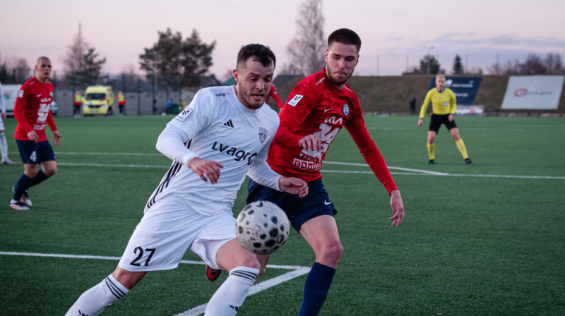 Rolands Baraviks spēlē pret FS "Jelgava". Foto: Ruslans Antropovs