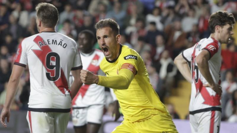 "Girona" futbolists Kristians Stuani svin vārtu guvumu spēlē pret "Rayo Vallecano". Foto: EPA/JUANJO MARTIN/Scanpix