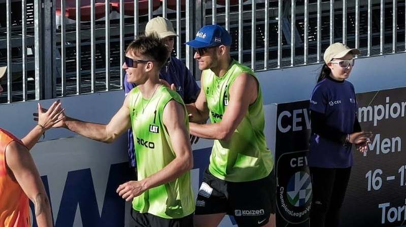 Gustavs Auziņš un Edgars Točs. Foto: madridbeachvolley.com