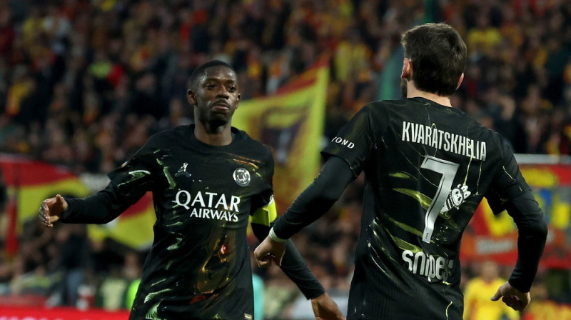 PSG uzbrucēji Usmans Dembelē un Hviča Kvarachelija. Foto: EPA/MOHAMMED BADRA/Scanpix