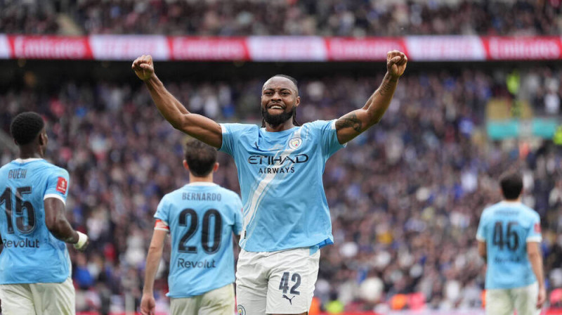 Mančestras "City" uzbrucējs Antuans Semenjo gūst uzvaras vārtus Anglijas FA kausa finālā pret "Chelsea". Foto: Sean Ryan/IMAGO/IPS/Scanpix