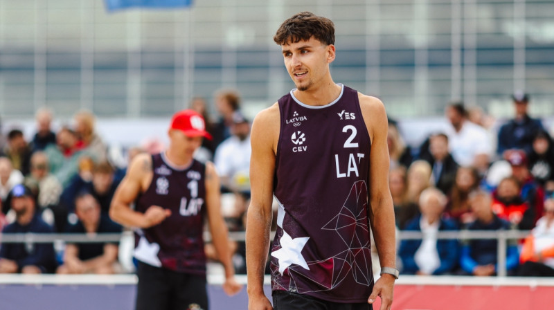 Mārtiņš Pļaviņš un Kristians Fokerots. Foto: Beachvolleylv