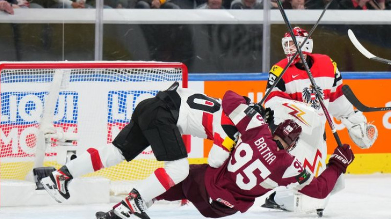 Oskars Batņa. Foto: IIHF
