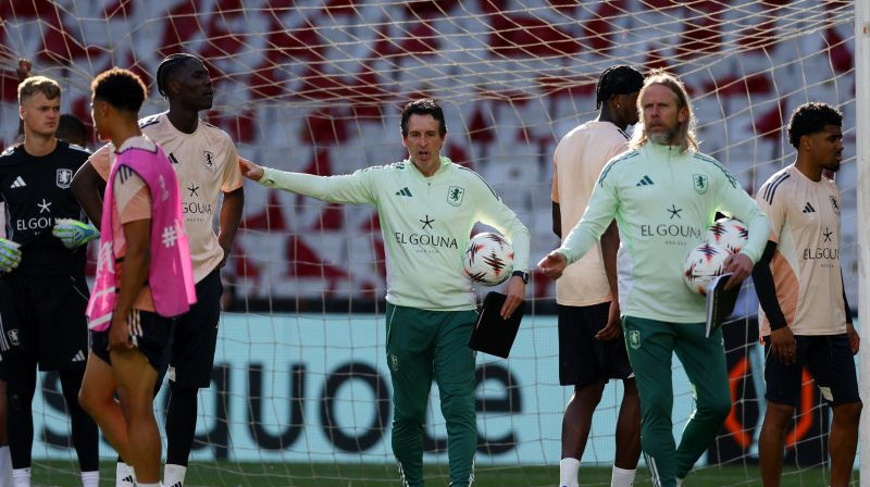 Unajs Emerijs un "Aston Villa" treniņš Stambulā. Foto: Reuters/Scanpix