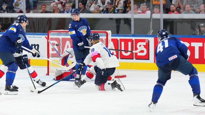 Ville Heinola gūst savus otros vārtus spēlē, Foto: Andre Ringuette/IIHF