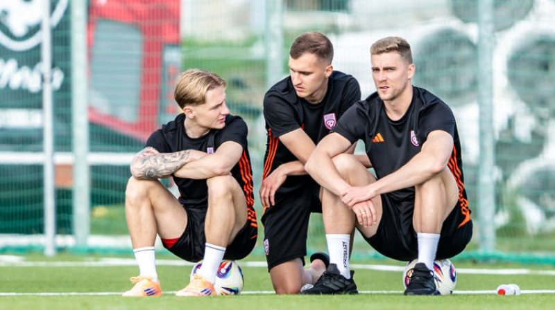 Eduards Dašķevičs, Dmitrijs Zelenkovs un Vladislavs Gutkovskis. Foto: LFF