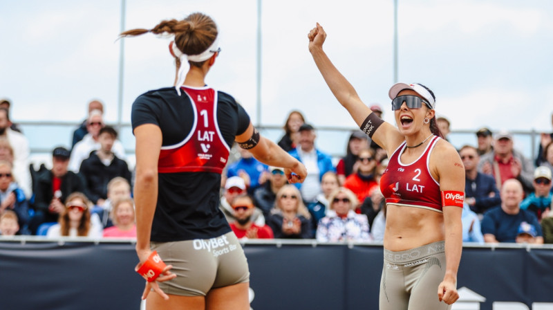 Tīna Graudiņa un Anastasija Samoilova. Foto: Artūrs Stiebriņš