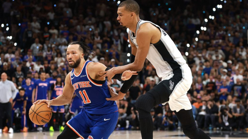 Džeilens Bransons un Viktors Vembanjama. Foto. AP. Scanpix